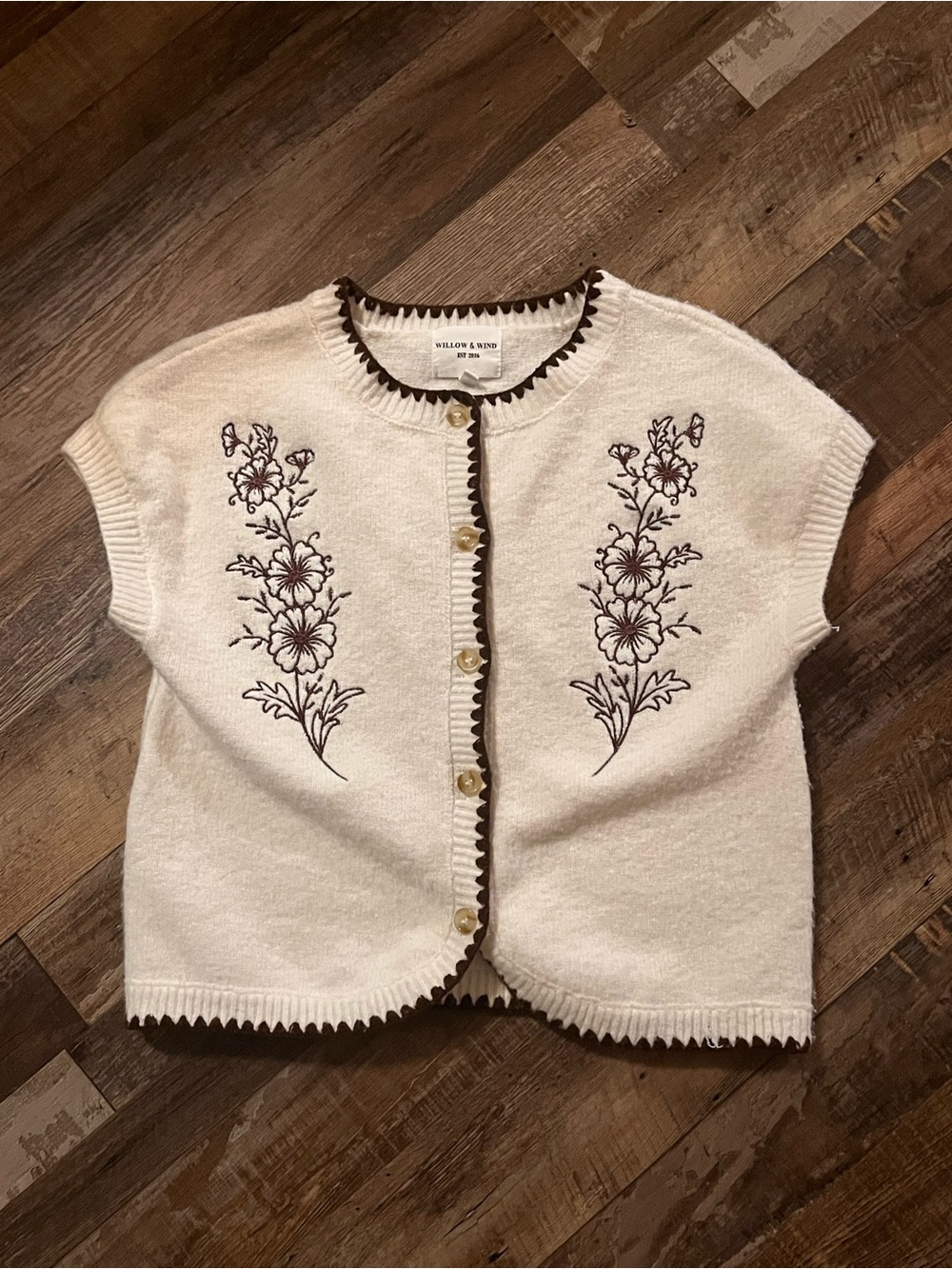 Willow & Wind Cream Short-Sleeve Embroidered Cardigan